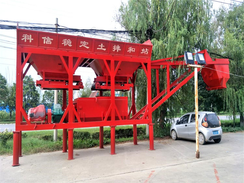 附近的公路移動穩(wěn)定土攪拌站，基層穩(wěn)定土拌和站廠家介紹