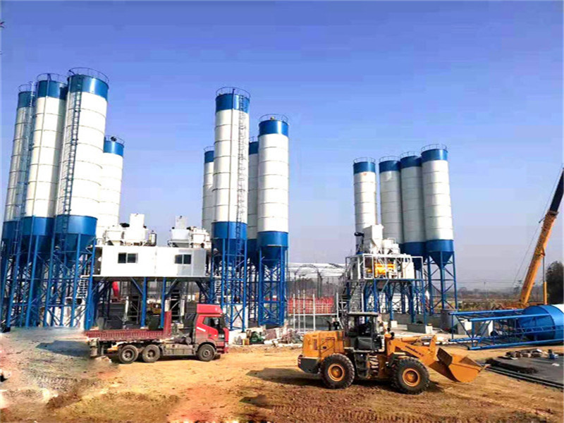 120混凝土攪拌站設備皮帶輸送機雨天打滑怎么搞？攪拌站廠家方法來了！